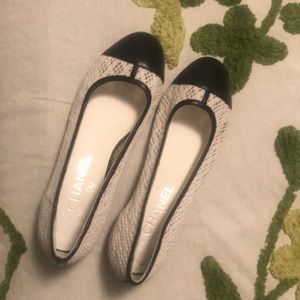 Beautiful barely worn Chanel flats 36